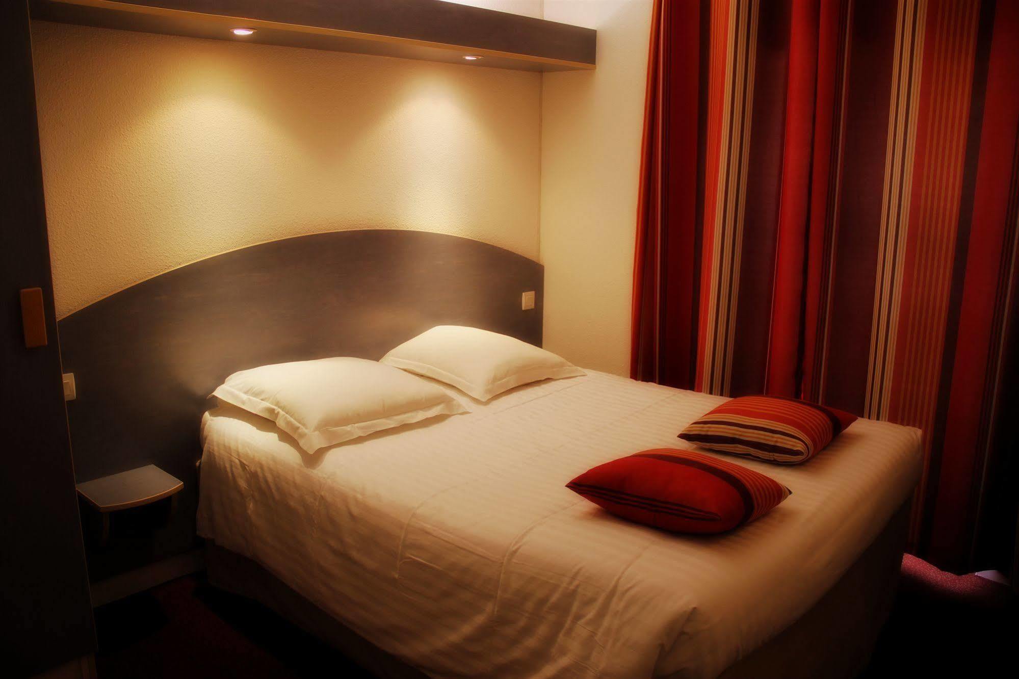 Agape Hotel Bessines ภายนอก รูปภาพ