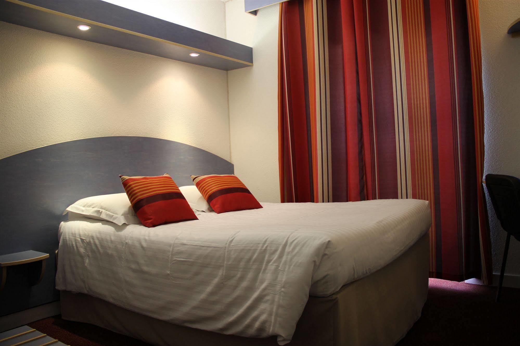Agape Hotel Bessines ภายนอก รูปภาพ