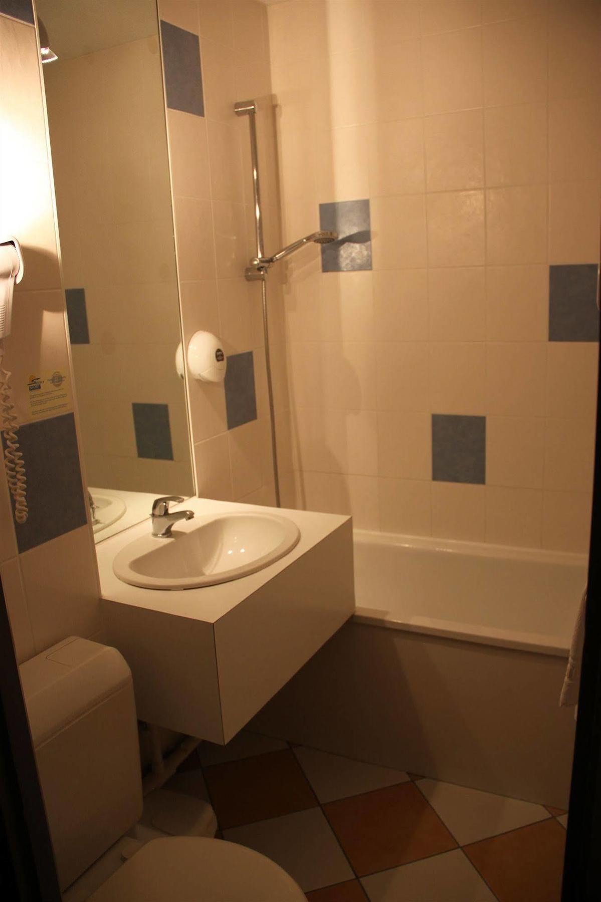 Agape Hotel Bessines ภายนอก รูปภาพ