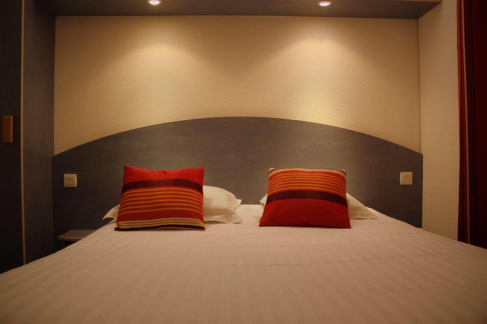 Agape Hotel Bessines ภายนอก รูปภาพ
